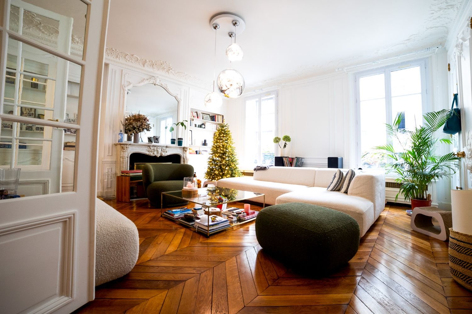 Salon aux moulures